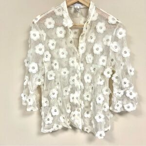 Draper & James 3D raised floral Buttoned Blouse size P/M